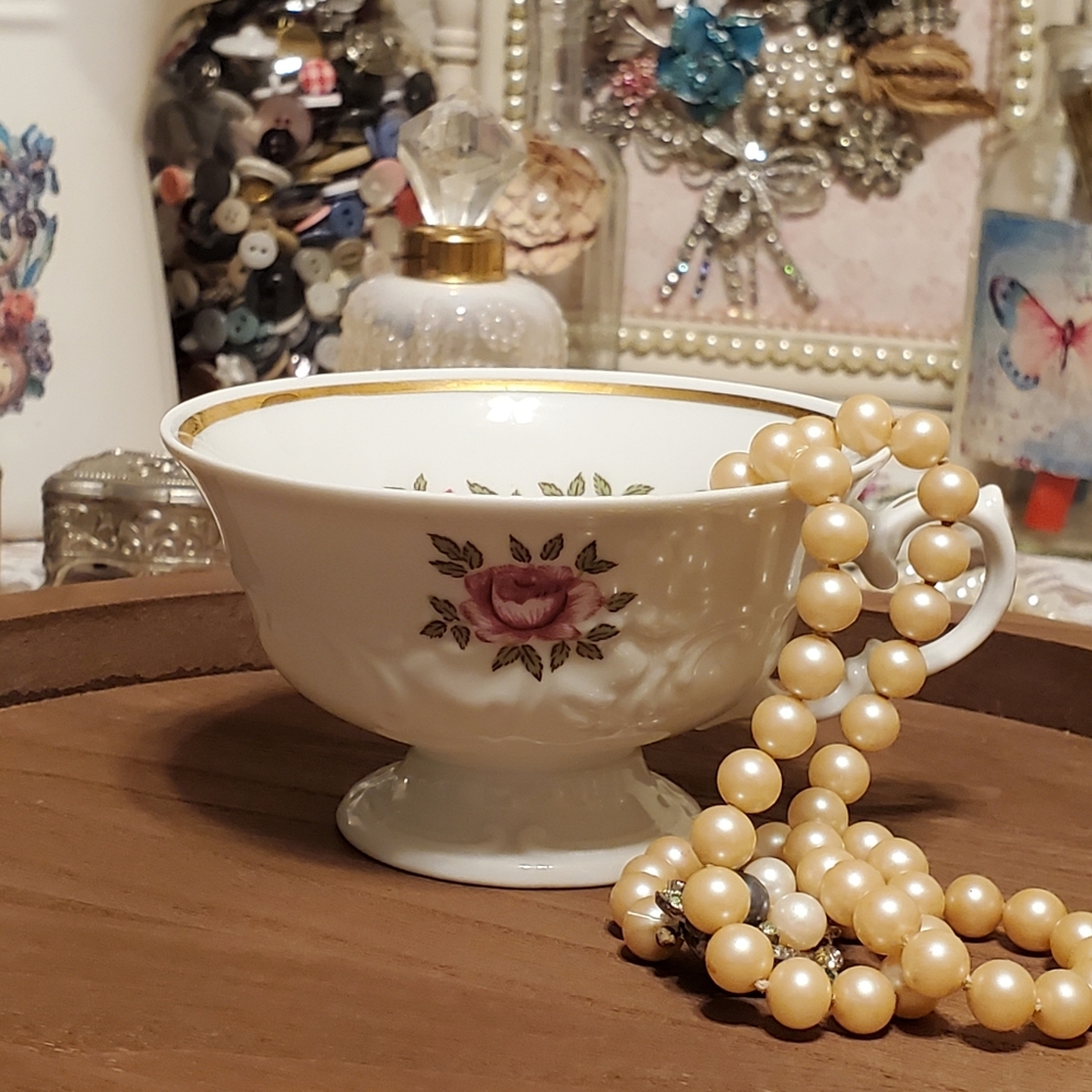 Walbrzych Avon Rose Teacups - Picture 8 of 8